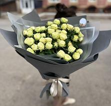 Букет Белые кустовые розы Солинеро в Русской Буйловке